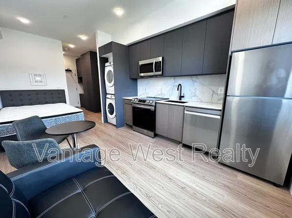 3340 Lakeshore Rd #1206, Kelowna, BC V1W 0H6