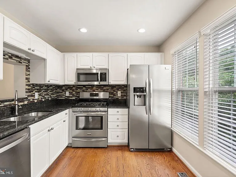 917 Rolfe Pl — Photo 30