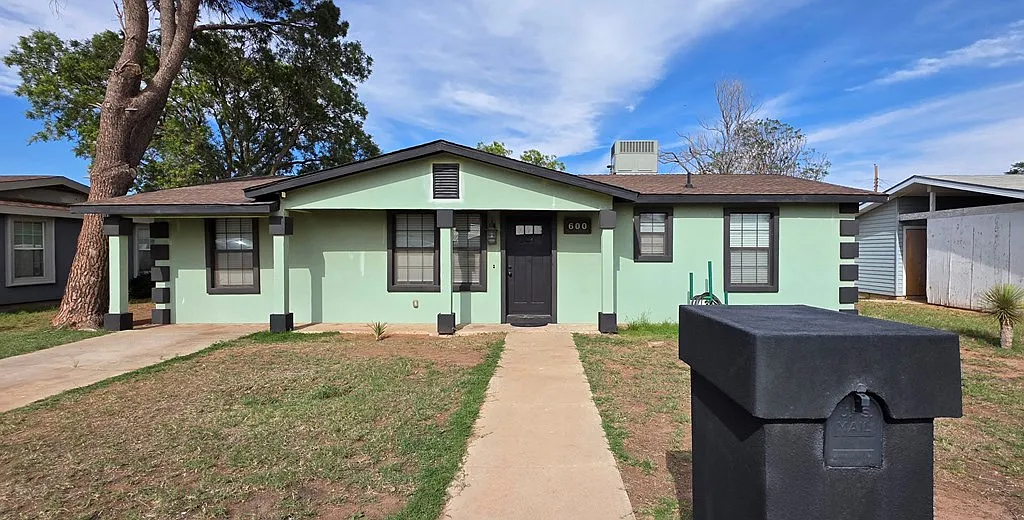 Building Photo - 600 Zeneta Ave