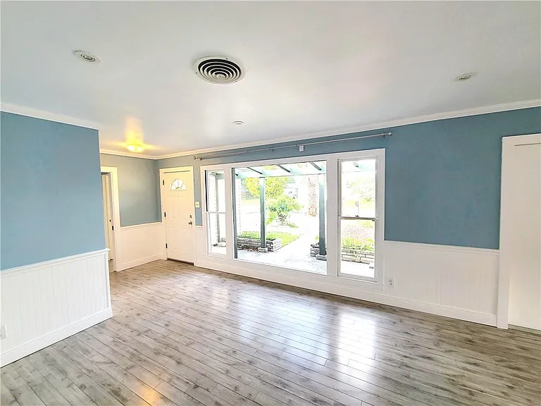 5710 Hinman Dr — Photo 8