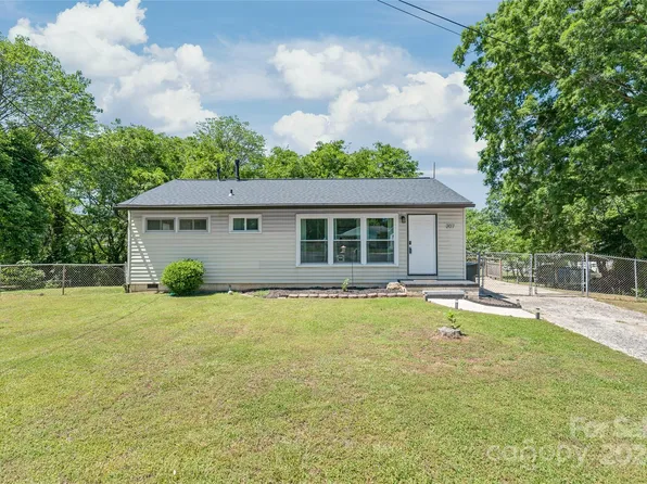 207 Kirkwood Cir, Gastonia, NC 28054