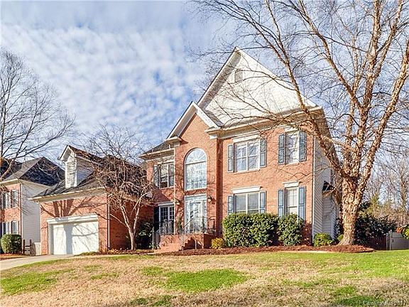 2nd image of 12403 Oakbriar Ln