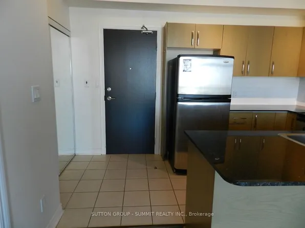 3504 Hurontario St #1003, Mississauga, ON L5B 0B9