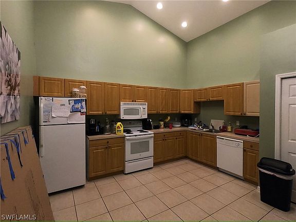 4th image of 736 Harry Ave S