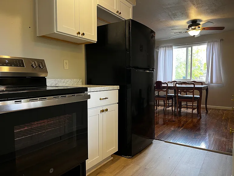 925 Olympic Ave — Photo 5