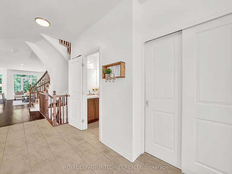 114 Hawkeswood Dr — Photo 4