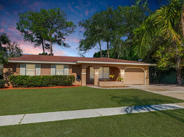 425 NE Electra Avenue, Port St Lucie, FL 34983