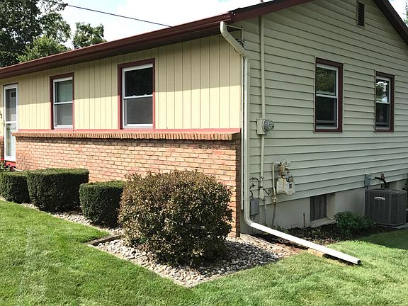 2nd image of 2745 Danube Ln NE