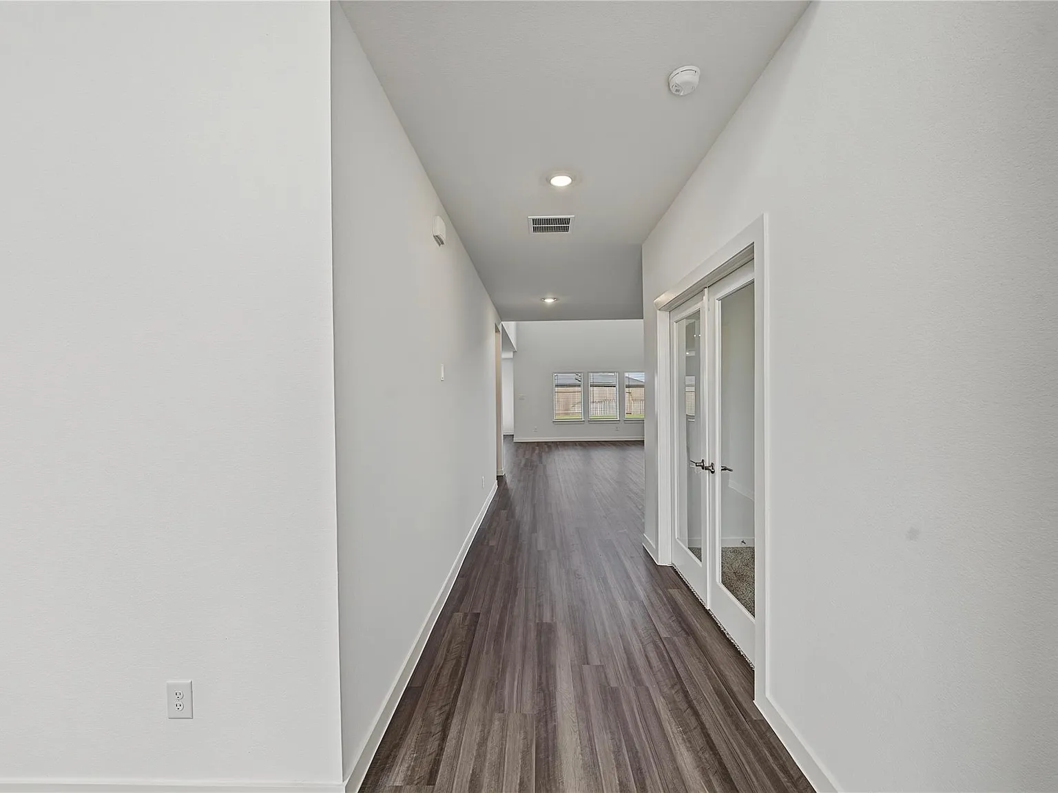 4 bed, 3.0 bath, 3188 sqft, $3,000 — Photo 4