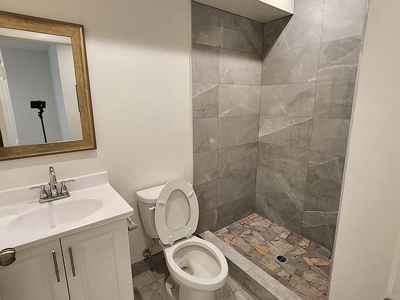 5th image of 7621 Hampton Ave #104