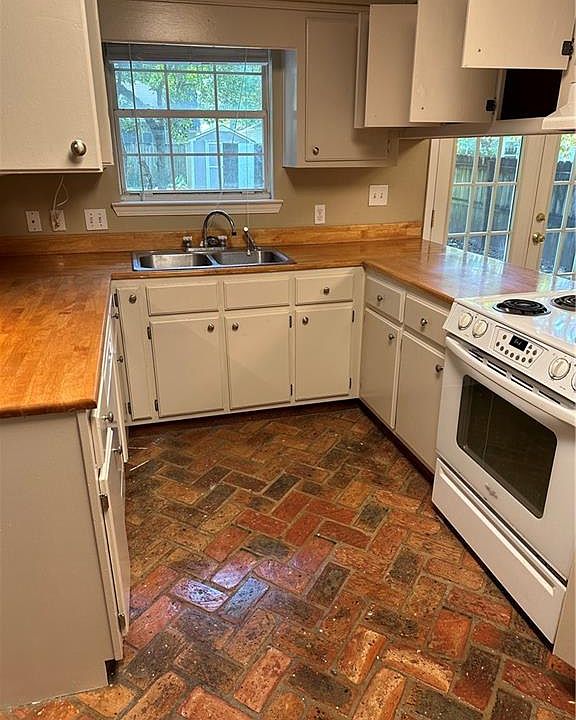 2nd image of 965 Wildwood Ave
