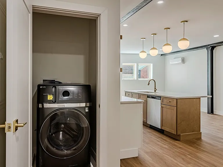 106 Hotel St #1 — Photo 16