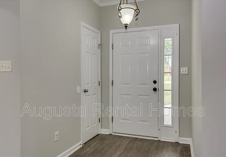 690 Monroe St — Photo 5