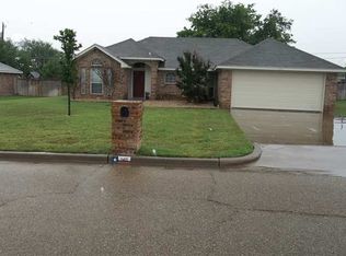 140 Lindenwood Ln N, Hewitt, TX 76643