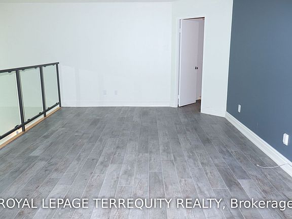 4th image of 250 Manitoba St Penthouse 838
