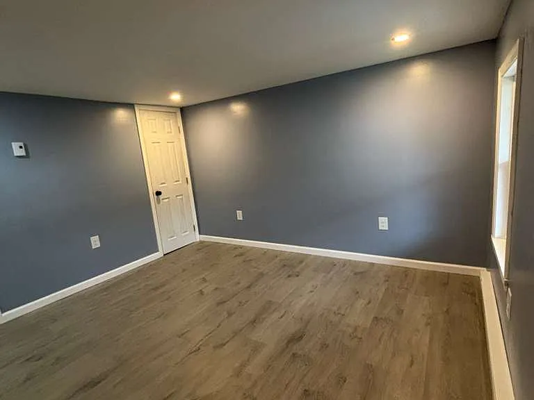 137 W Water St — Photo 17