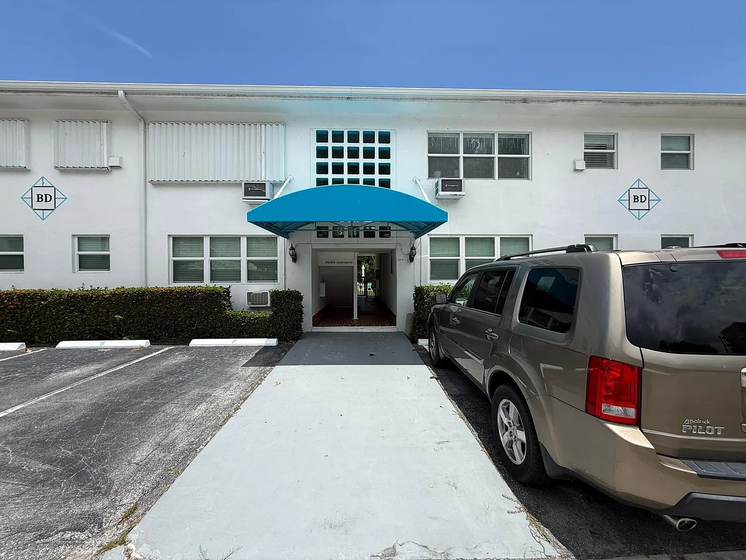 1 bed, 1.0 bath, 691 sqft, $1,900 — Photo 1