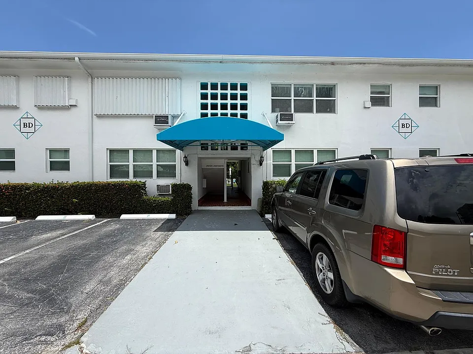 700 Antioch Ave #9