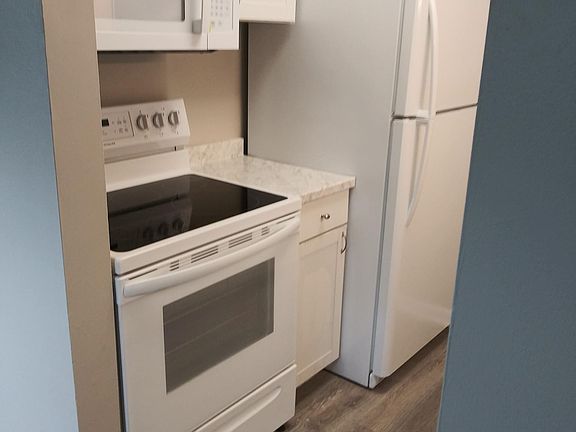 5th image of 5725 Leavenworth Rd #15