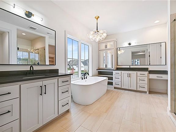 4th image of 17021 King St