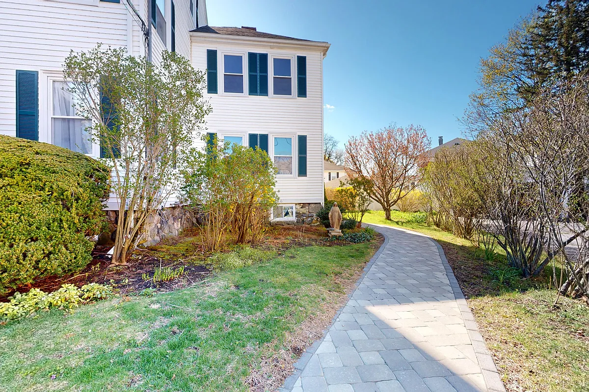 Building Photo - 18 Faneuil Rd #18