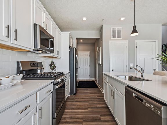5th image of 413 Murray Hill Way