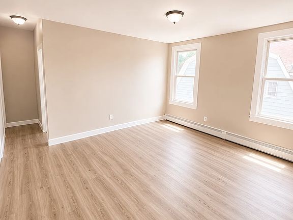3rd image of 27-29 N Munn Ave #5C