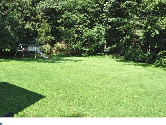 4th image of 321 Oak Ln