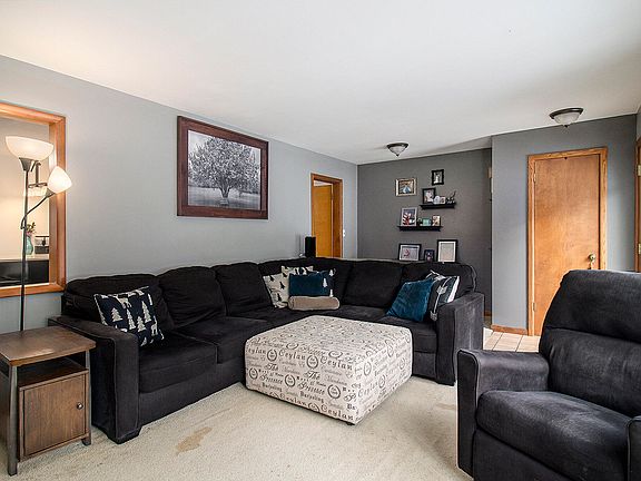 4th image of 9077 Pinebrook Dr