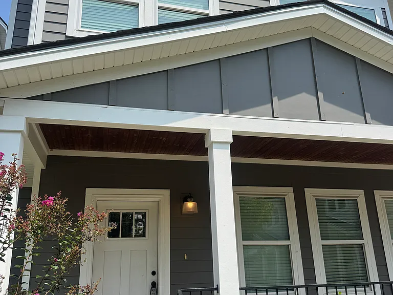 1121 Lawrence Ave #7 — Photo 2