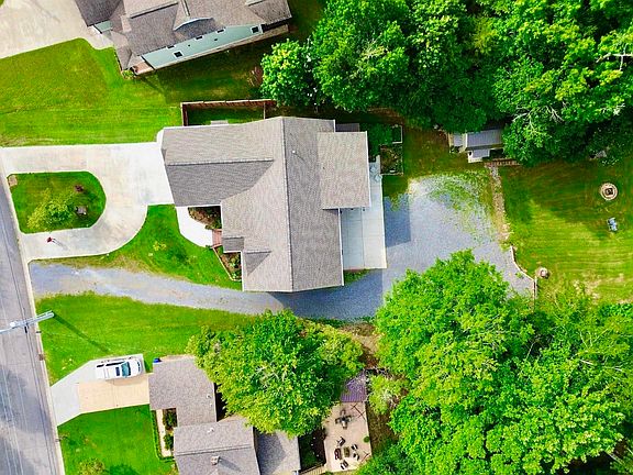 3rd image of 3519 Colonial Dr