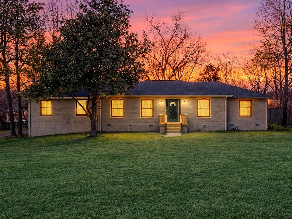 1st image of 102 Cloverdale Ct