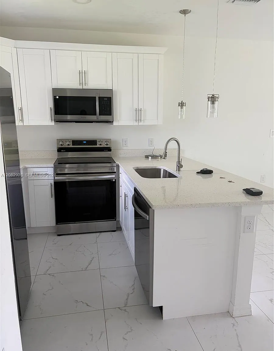 3 bed, 2.0 bath, $1,750 — Photo 2