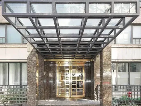 210 E 47th St, New York, NY