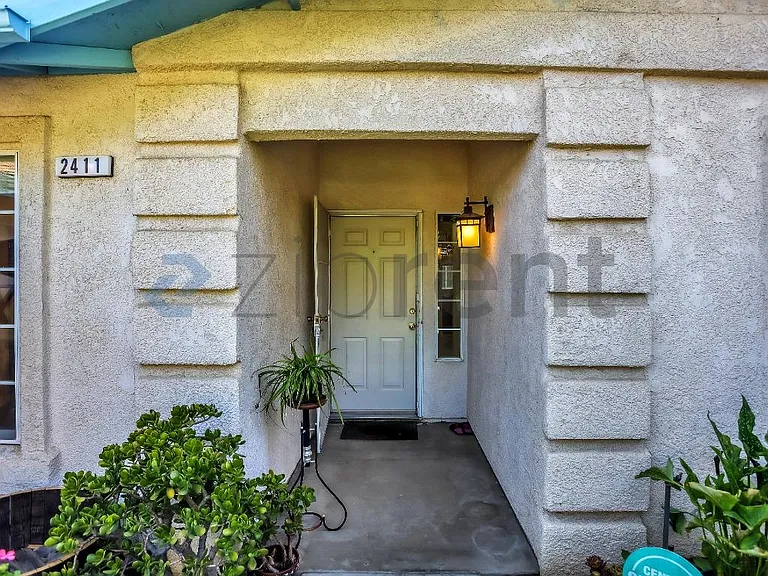 2411 Berry St — Photo 5