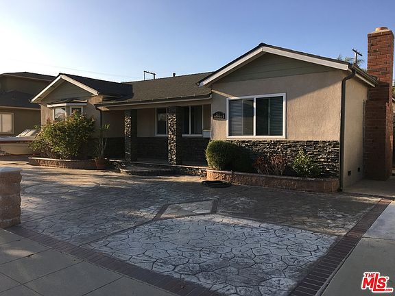 4th image of 2631 Manhattan Beach Blvd