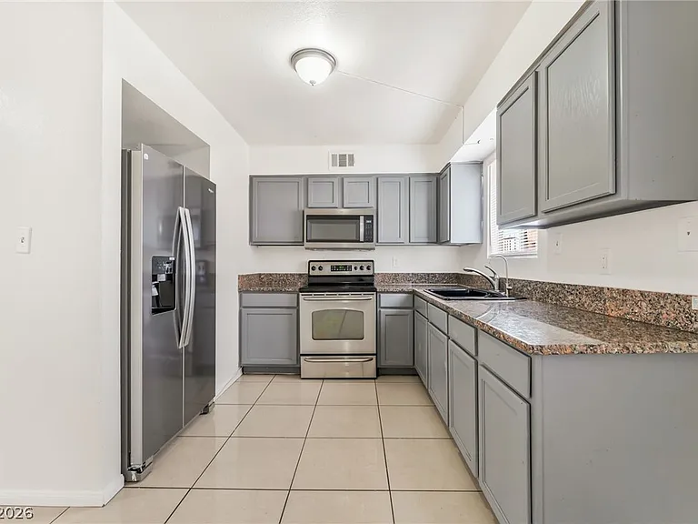 375 N 15th St #1 — Photo 9
