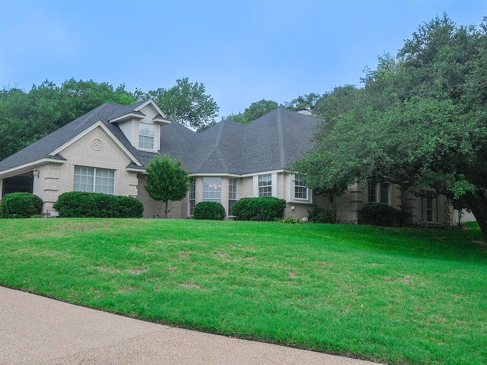 1st image of 108 Oak Leaf Dr