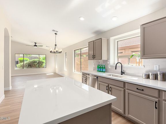 3rd image of 1183 W BUSA Drive