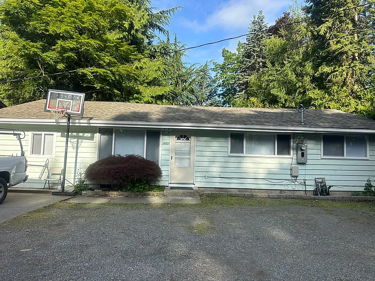 16607 Benson Rd S — Photo 2