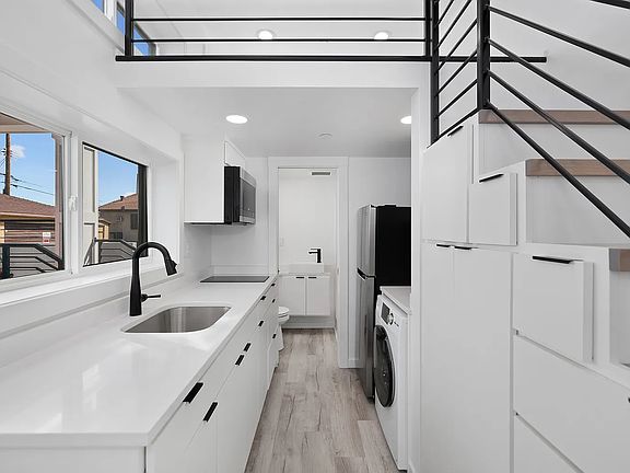 2nd image of 3431 Percy St #B