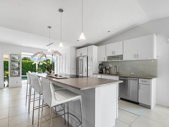 3rd image of 2320 Las Casitas Dr