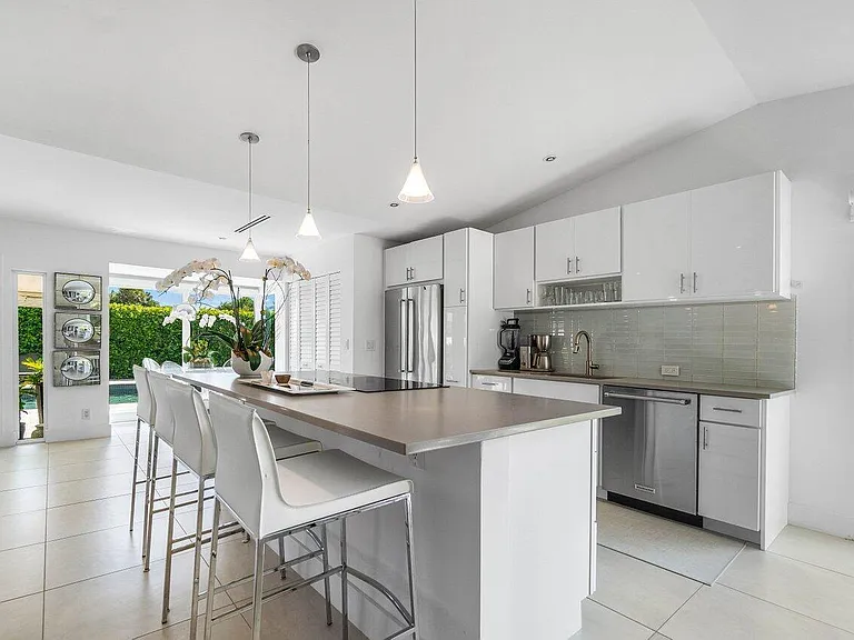 2320 Las Casitas Dr — Photo 3