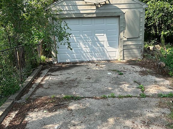 4th image of 16511 Marlowe St
