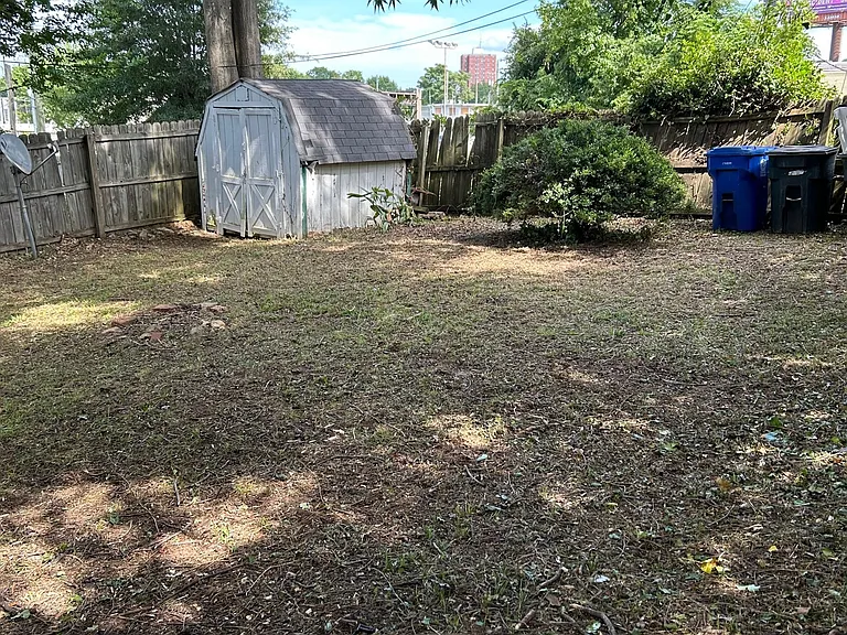 1104 Belleview St — Photo 4