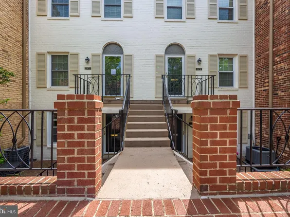 3287 Sutton Pl NW APT D, Washington, DC 20016
