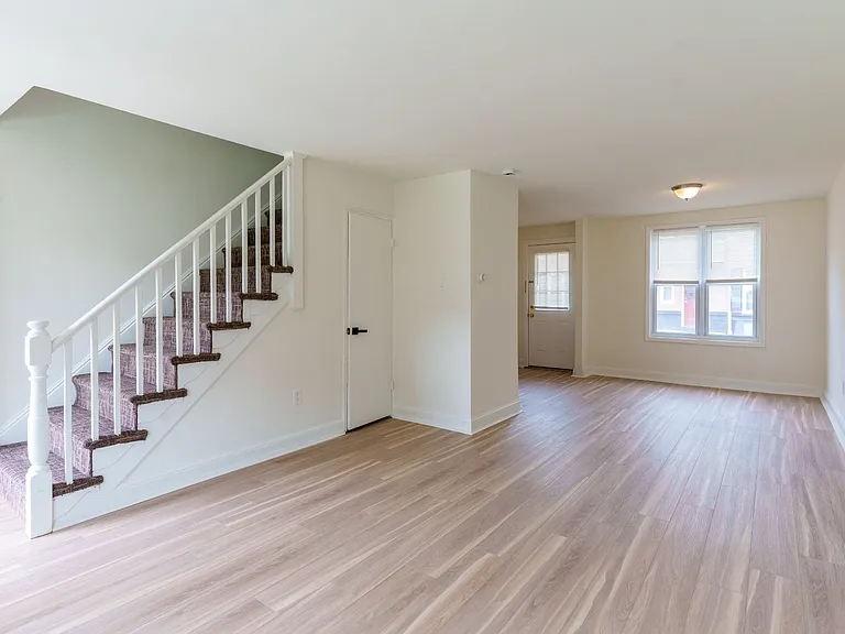 Moorestown Oaks — Photo 2