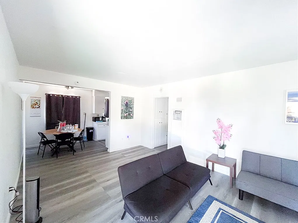 2 bed, 900 sqft, $2,500 — Photo 2