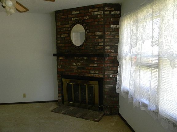 4th image of 606 Greencastle Dr