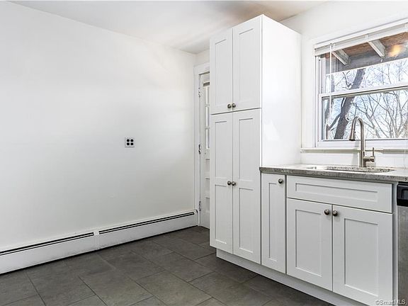 5th image of 980 Shippan Ave #2B